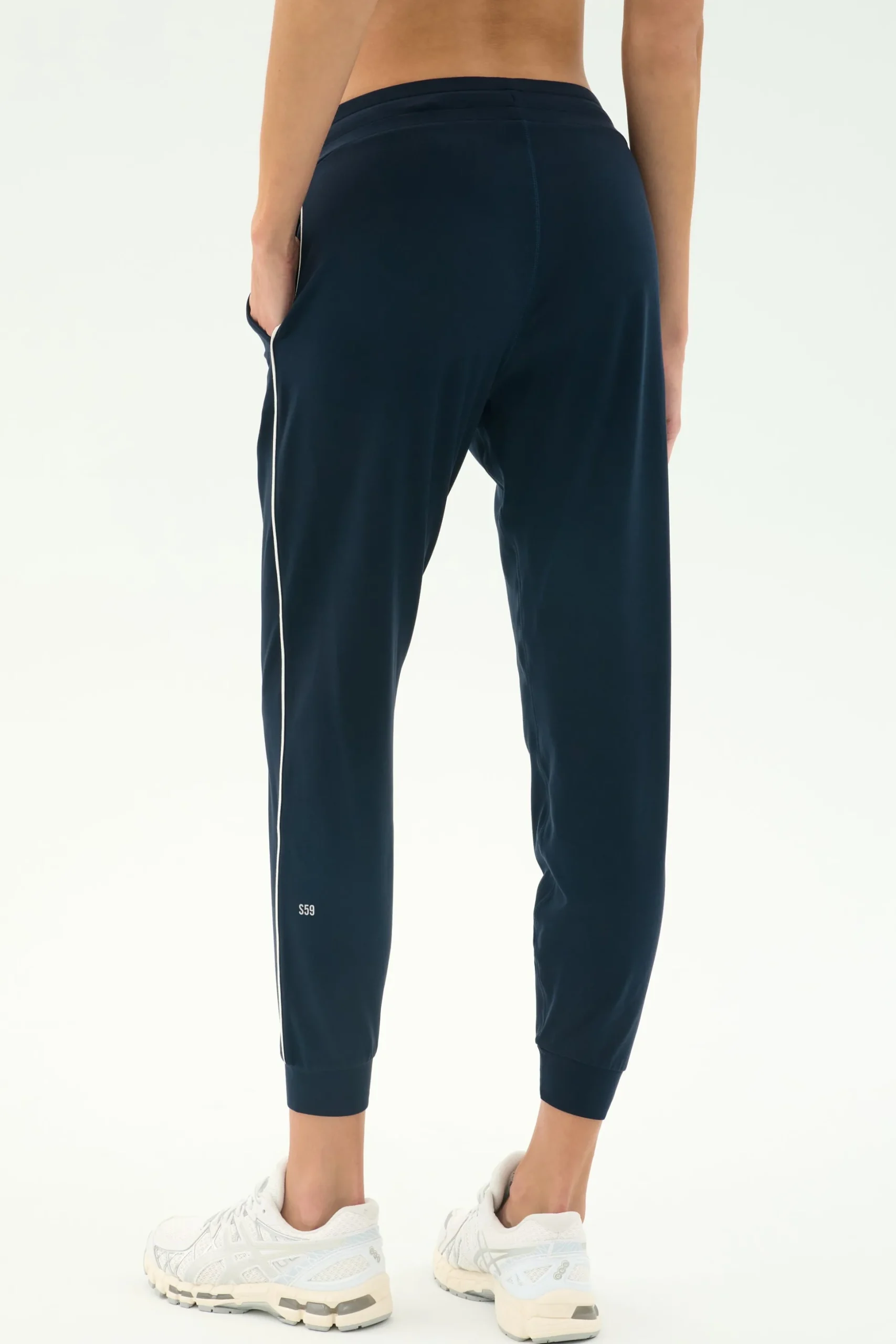 Airweight Jogger 7/8 with Piping