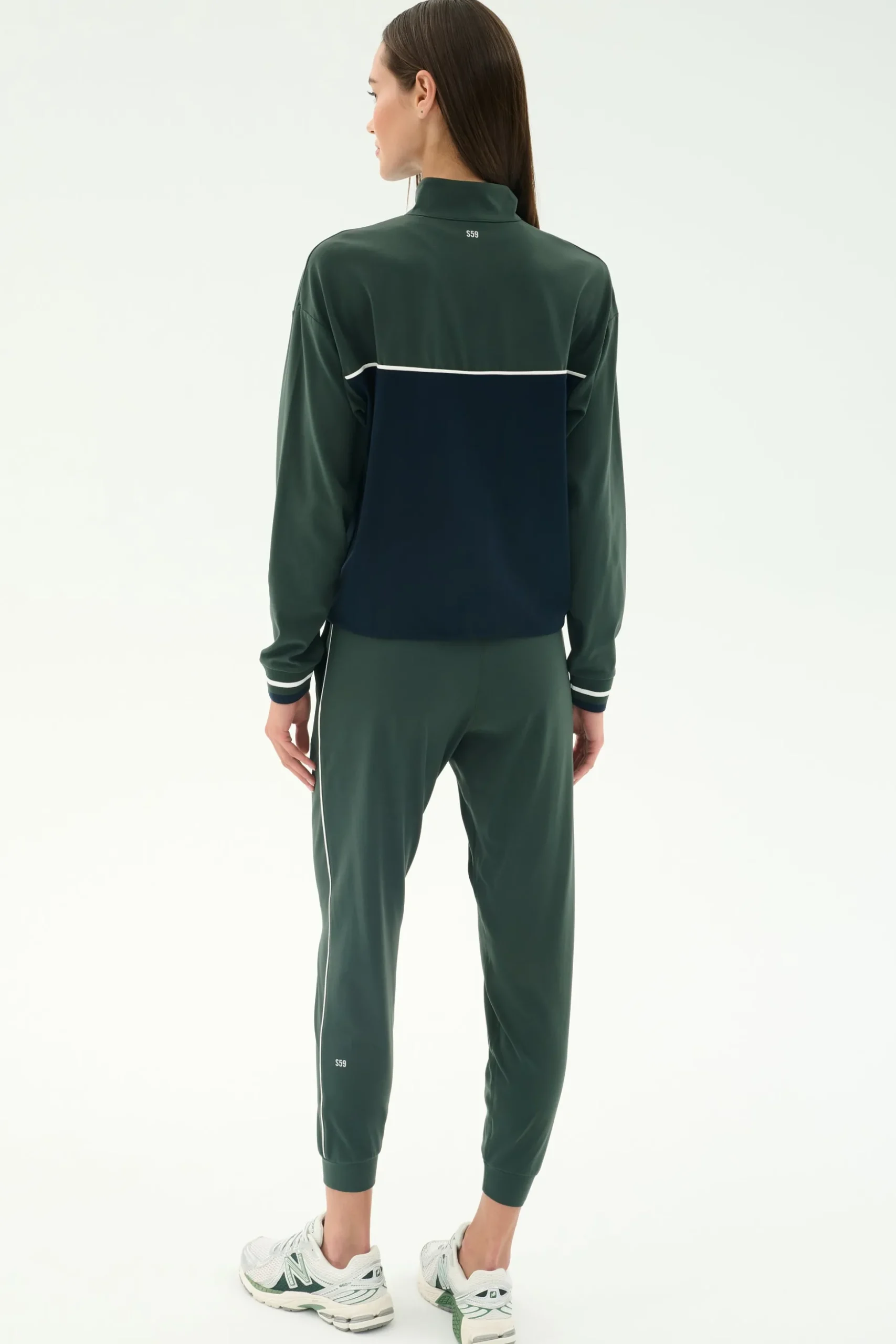 Airweight Jogger 7/8 with Piping